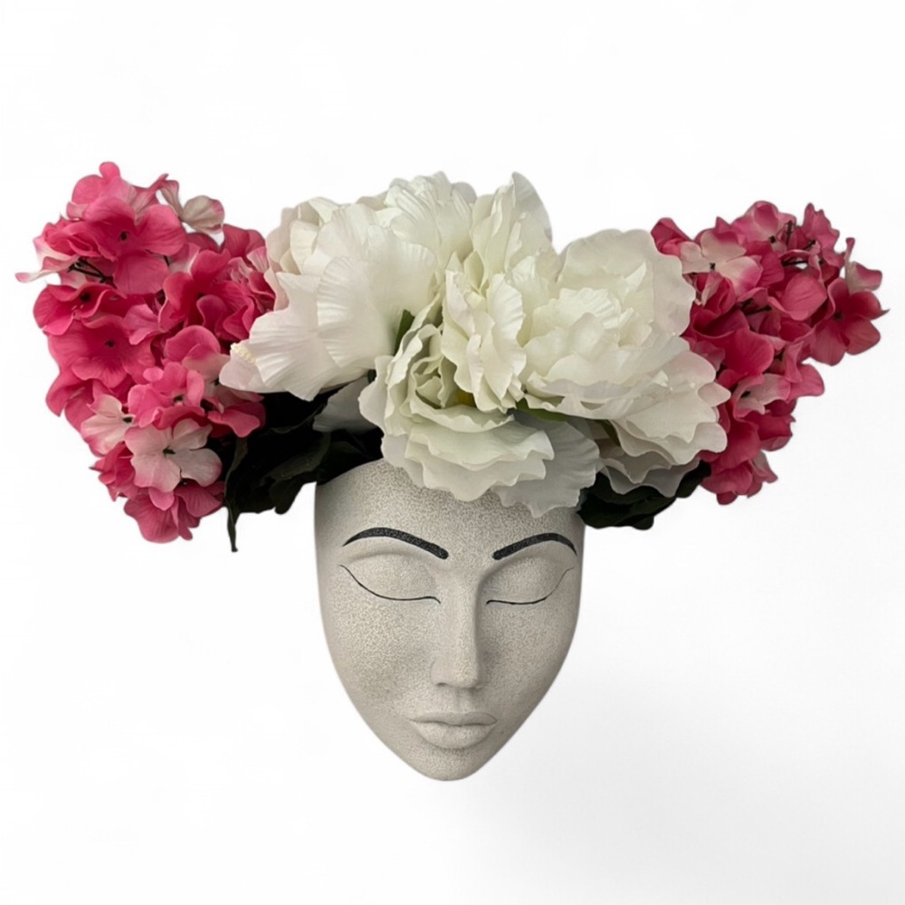 White Resin Mounted Head Planter
